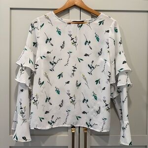 Banana Republic Sz M White Floral Tiered Ruffle Sleeve Top Blouse Women’s Garden